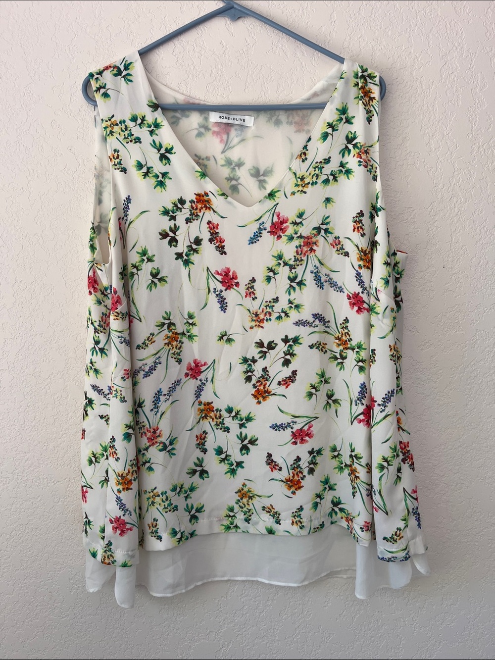 Rose & Olive White Floral V-Neck Cold-Shoulder Blouse